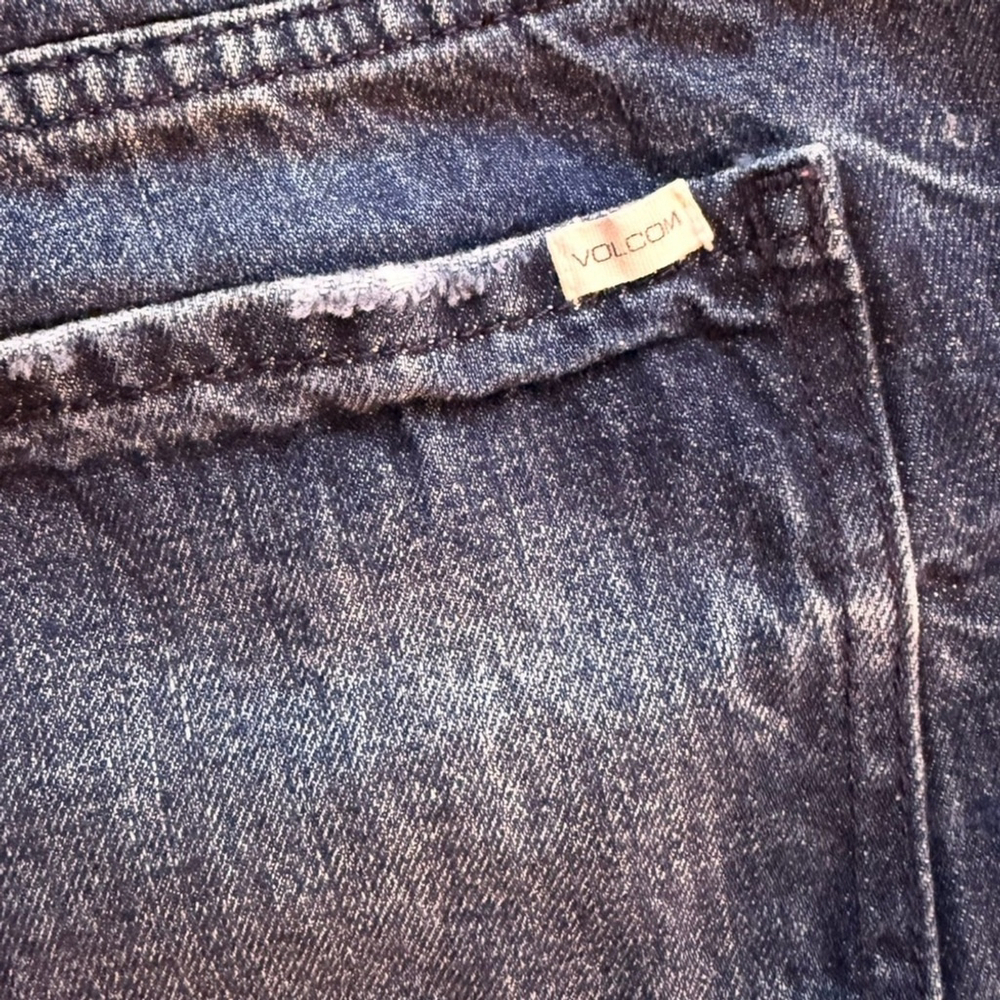 Volcom Y2K Denim Frayed Hem Shorts Size 28 Festival Distressed Denim Streetwear - Picture 10 of 12